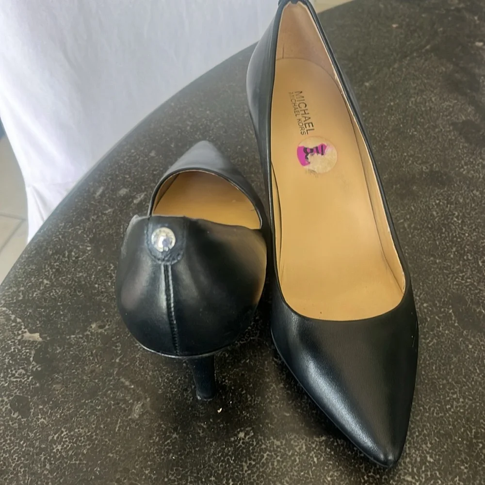 EUC Michael Kors Black leather 3” Pointed Toe Heels 8.5